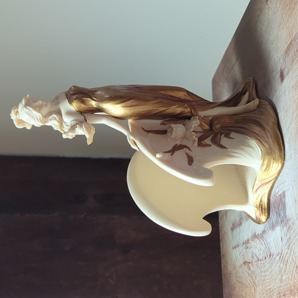 Elegant Gold and Cream Glamour Greek Sculpture Style Goddess Resin Napkin Holder - Picture 2 of 5